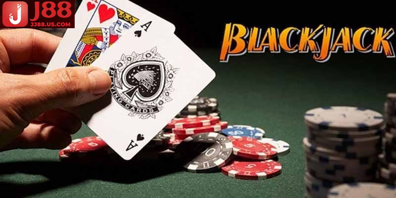 Blackjack là trò chơi bài đối kháng trực tiếp với nhà cái