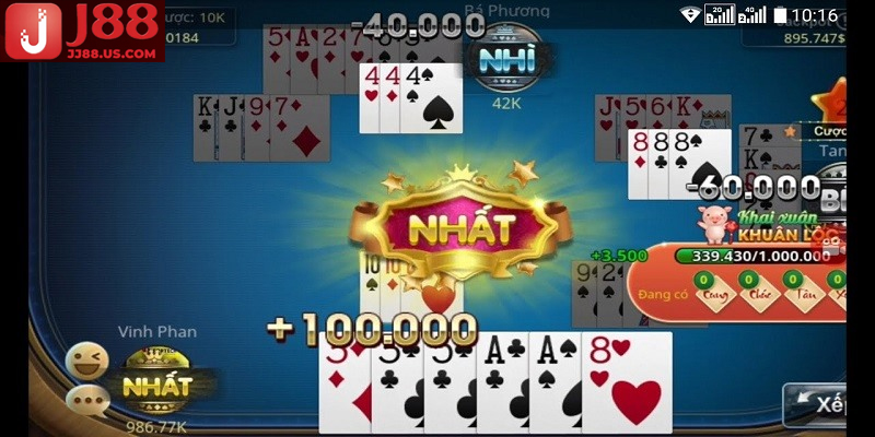 Người chơi đánh, bốc hoặc ăn bài để hoàn thiện phỏm của mình